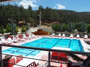 Bazén v ubytování Mucize Termal Spa nebo v jeho okolí