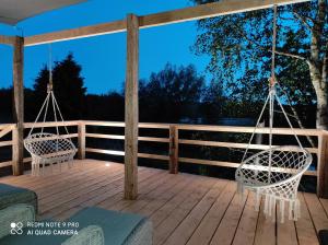 Balkon lub taras w obiekcie Srokowski Dwór 1 - Leśny Zakątek - Prywatna Sauna!