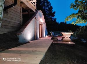 Ogród w obiekcie Srokowski Dwór 1 - Leśny Zakątek - Prywatna Sauna!