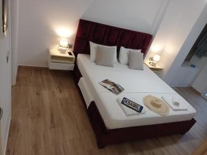 Postel nebo postele na pokoji v ubytování Vasiliu Boutique Hotel Ksamil