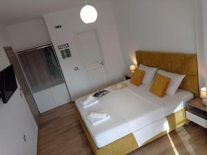 Postel nebo postele na pokoji v ubytování Vasiliu Boutique Hotel Ksamil