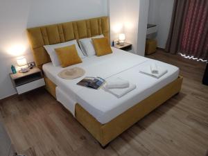 Postel nebo postele na pokoji v ubytování Vasiliu Boutique Hotel Ksamil