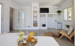 TV a/nebo společenská místnost v ubytování Eleon Suites new