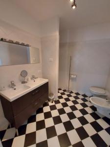 La Piazzetta di Canale B&B tesisinde bir banyo