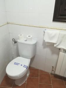 a white toilet sitting next to a white sink at La Cueva de Juan Pedro in Cazorla