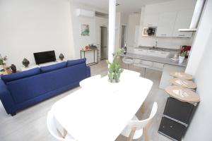 Kuchyňa alebo kuchynka v ubytovaní EL RINCON DE LA MERCED junto Laurel Aire acondicionado By Apartamentos Logrono
