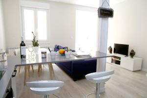 Televízia a/alebo spoločenská miestnosť v ubytovaní EL RINCON DE LA MERCED junto Laurel Aire acondicionado By Apartamentos Logrono