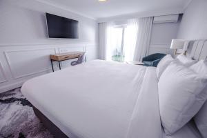 Postel nebo postele na pokoji v ubytování Comfort Inn Towradgi Beach