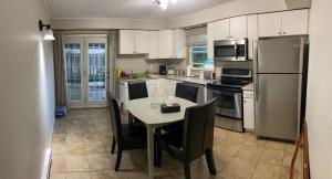 a kitchen with a table with chairs and appliances at Lakeview Motel & Cottage in Kincardine