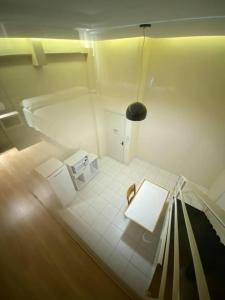 a white room with a table and a bench at Apart Hotel Eucalyptus in Telêmaco Borba