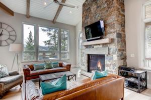 a living room with a fireplace and a tv at Sunrise Ski Haus in Breckenridge