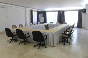 Konferenční prostory v ubytování HOTEL & WISMA BINTANG JADAYAT + 37 fotografií
