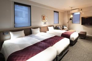 ALPHABED INN 小樽駅前客房内的一张或多张床位