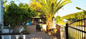Zahrada ubytování Aspri Villa