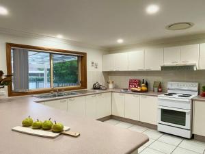 A kitchen or kitchenette at Little Rocky at Fingal Bay - STAY three PAY two