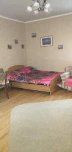 מיטה או מיטות בחדר ב-Apartment on Karla Libknekhta 23