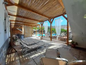 a covered patio with chairs and a table and a grill at Terre Cretoise in Fourní