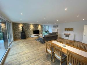 a living room with a table and a couch at Ferienwohnung Bauer in Eppingen