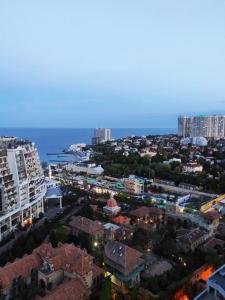 Nespecifikovaný výhled na destinaci Oděsa nebo výhled na město při pohledu z apartmánu