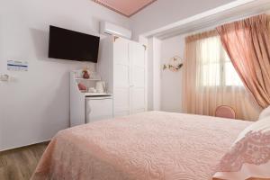 TV a/nebo společenská místnost v ubytování Marika's Deluxe Rooms