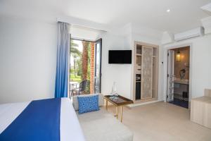 TV a/nebo společenská místnost v ubytování Sol Oasis Marrakech - All Inclusive