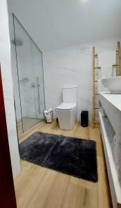 Ένα μπάνιο στο "Campello Beachside Duplex, Coastal Escape, only 50 meters from sea" +30 φωτογραφίες