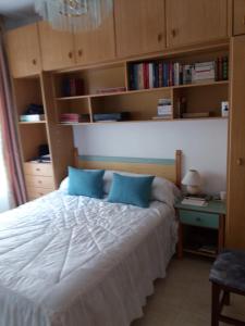 Giường trong phòng chung tại appartement de vacances dans résidence en ESPAGNE