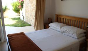 Postel nebo postele na pokoji v ubytování Grapevines Villas Makrygialos