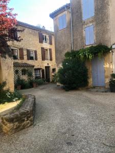 a large stone building with a driveway in front of it at Havre de paix en Provence in Lauris