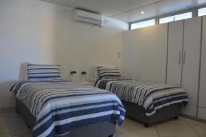 Gallery image of Accommodation Front - Classy 4 Sleeper with Ocean Views in Durban
