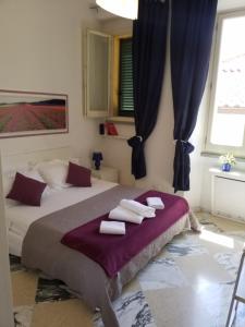A bed or beds in a room at Michelangelo al Duomo - Bufalini Apartments