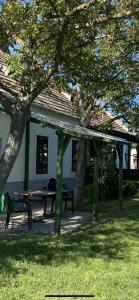 Vonkajšia záhrada v ubytovaní Authentic farmhouse (Söjtöry-Domonkos Ház)
