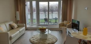 A seating area at Waterfront apartment