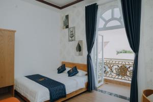 Postel nebo postele na pokoji v ubytování Paris Hotel Bình Thuận