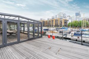 Stunning 5-bed boathouse on the River Thames in East London