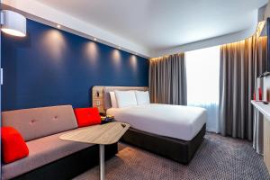 
A bed or beds in a room at Holiday Inn Express - Exeter - City Centre, an IHG Hotel
