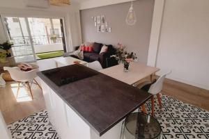 Posezení v ubytování Acogedor y luminoso apartamento con vistas al mar