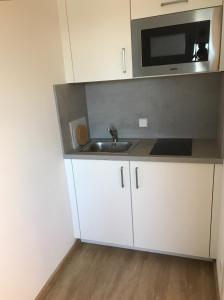 Kuchyň nebo kuchyňský kout v ubytování SITE.INN Wien