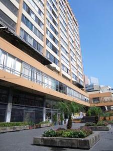 a large apartment building with a large building at Kanata Properties in Lima