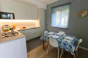 a kitchen with a table and chairs in a kitchen at Maison Olive in Desenzano del Garda