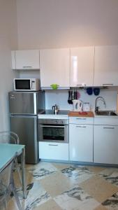 A kitchen or kitchenette at Michelangelo al Duomo - Bufalini Apartments