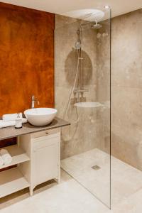 a bathroom with a glass shower and a sink at Zur Nandl in St. Wolfgang