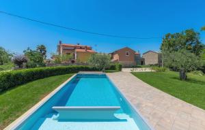 Bazén v ubytovaní Holiday House Vita alebo v jeho blízkosti