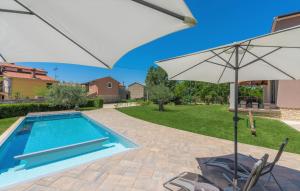 Bazén v ubytovaní Holiday House Vita alebo v jeho blízkosti