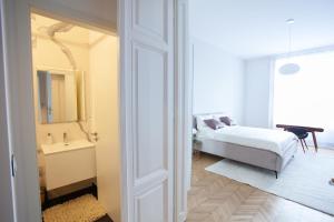 Real Deluxe next to Danube 1093 Budapest, 9 Vámház körút kép - 2