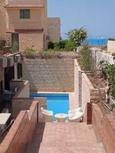 Gallery image of 2B equipped basement chalet with 2 beds pool view green beach villa 114b in El Alamein