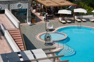 Bazén v ubytování Elementa Boutique Hotel - Adults Only nebo v jeho okolí