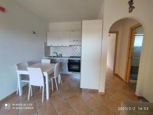 A kitchen or kitchenette at bilocale Murta Maria vacanze