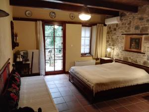 Postel nebo postele na pokoji v ubytování Viraggas Traditional hotel + 37 fotografií