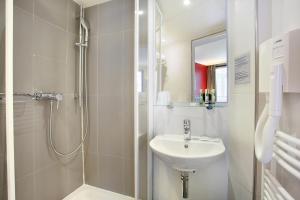 A bathroom at Hotel Eiffel Capitol